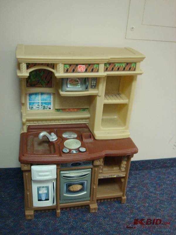 Step 2 Kids Plastic Kitchen, Used, Some Wear