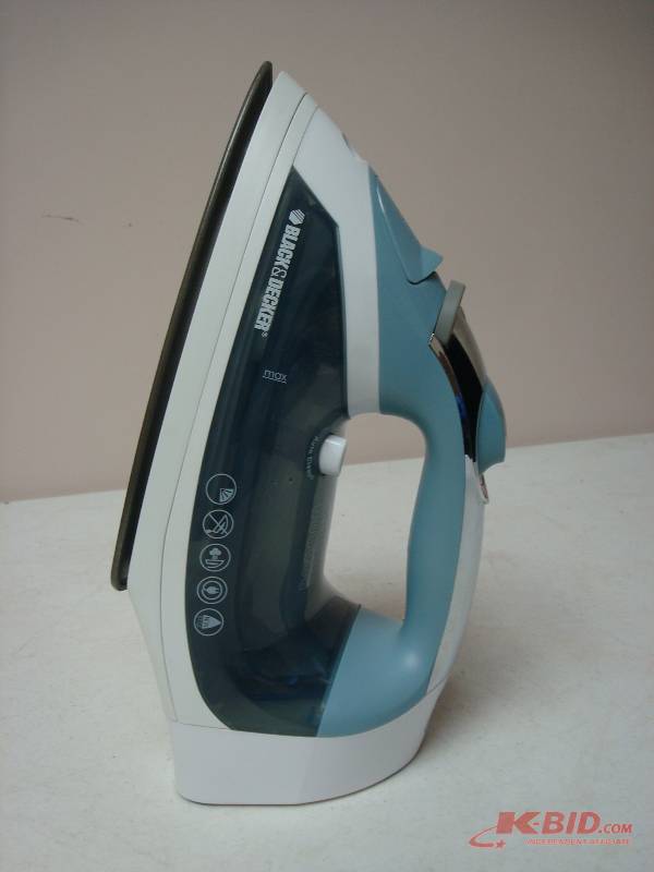 Black & Decker Iron With Cord Rewind