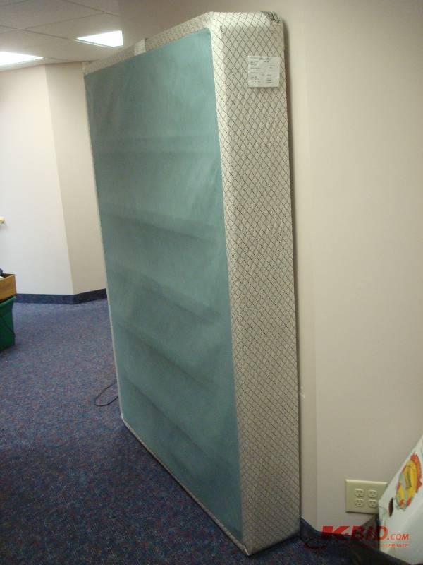 King Koil Full Size Box Spring, Like New Condition