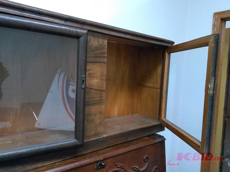 lot 13 image: STUNNING ANTIQUE 1930S DISPLAY CABINET