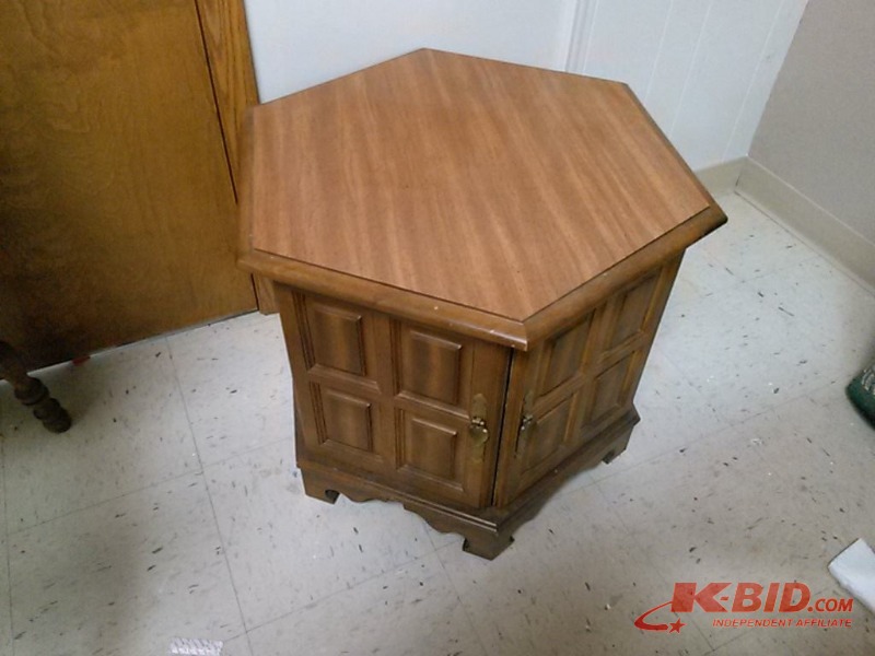 lot 11 image: VINTAGE ETHAN ALLEN COFFEE TABLE AND END TABLE SET-VERY COOL SET