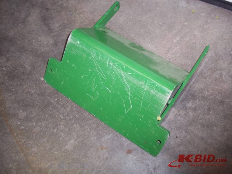 lot 9 image: John Deere Bumper