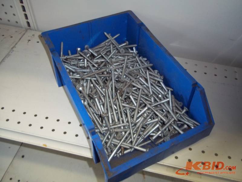 lot 11 image: Bin of 3 Deck screws