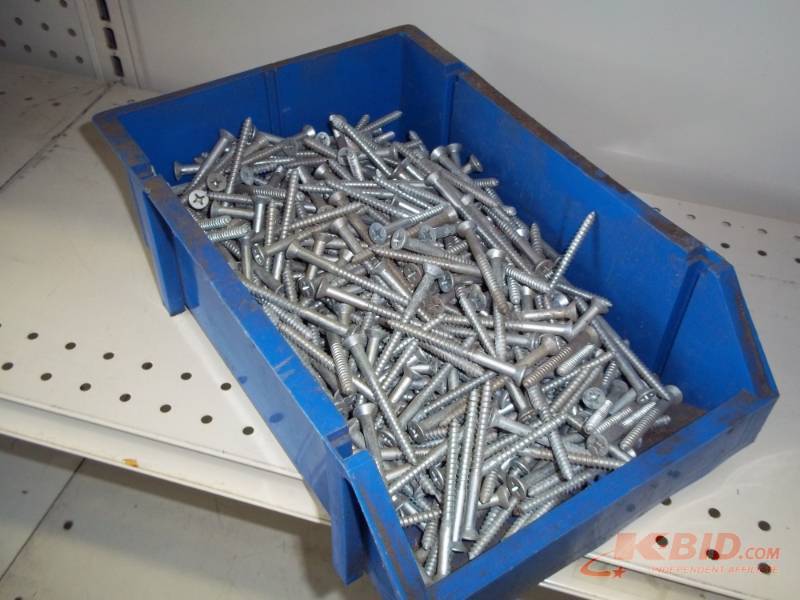 lot 12 image: Bin of 3 Deck screws