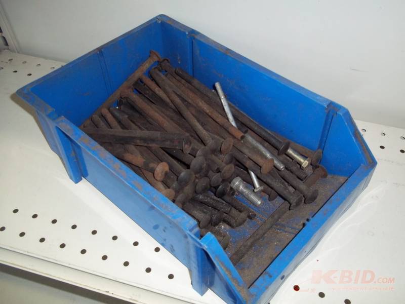 lot 13 image: Bin of 7 Carriage bolts