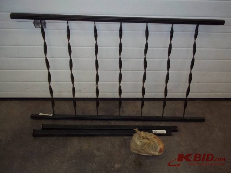lot 19 image: Black Railing 4