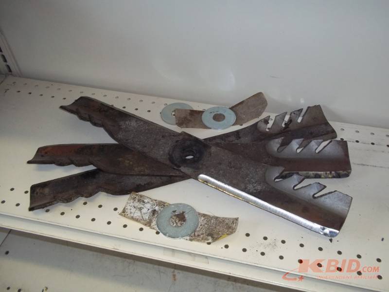 lot 20 image: 3 Gator Mulcher Blades fits Item # 2 JD 60 Deck