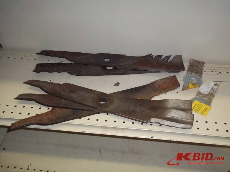 lot 24 image: 5 Mower Blades fits Item # 2 JD 60 Deck