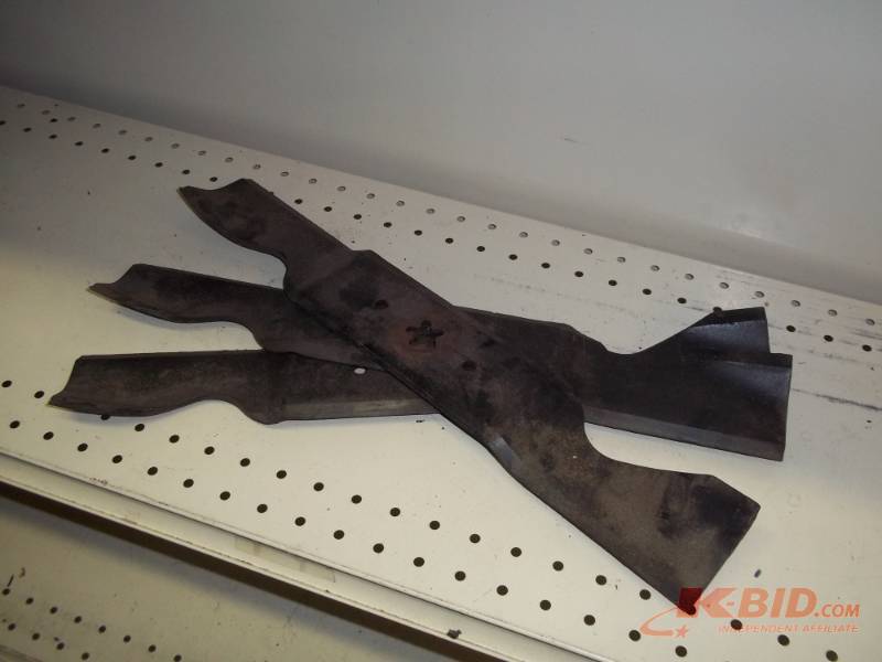 lot 27 image: 3 18 Mower Blades