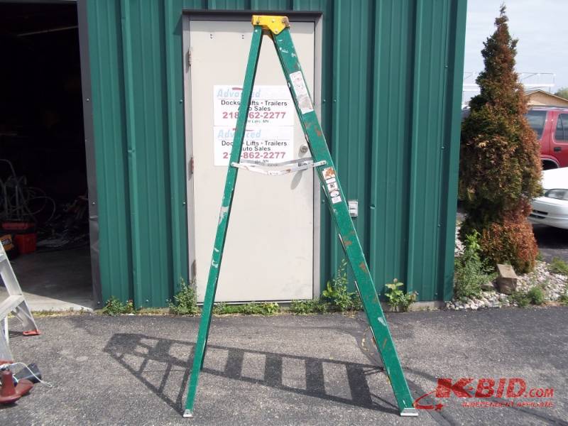 lot 36 image: 7 Davidson Fiberglass Step Ladder