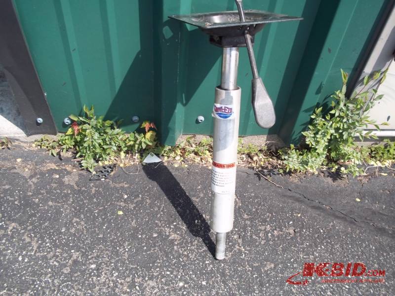 lot 41 image: Swivl-eze Boat seat pedestal