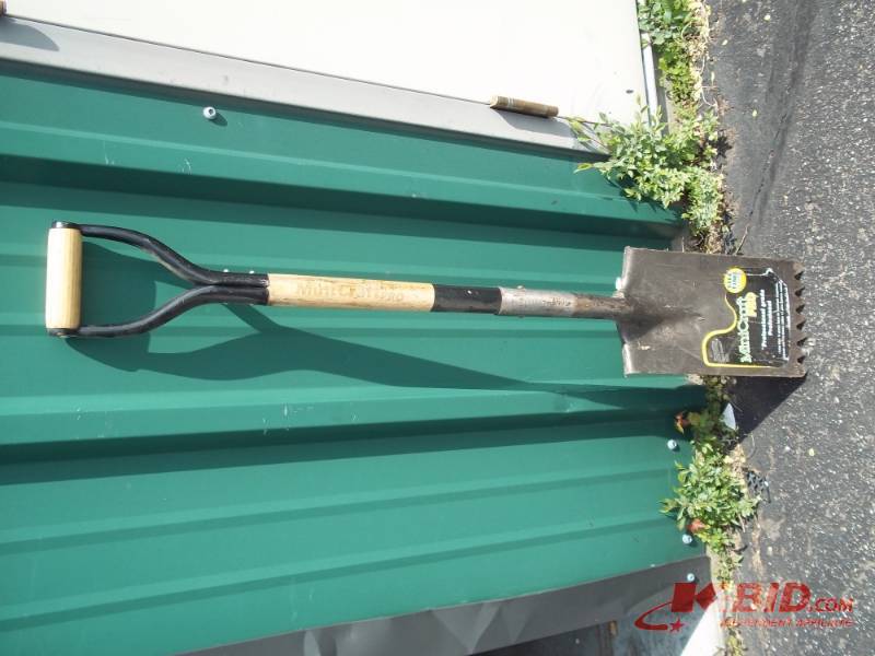 lot 44 image: Roofing Shovel