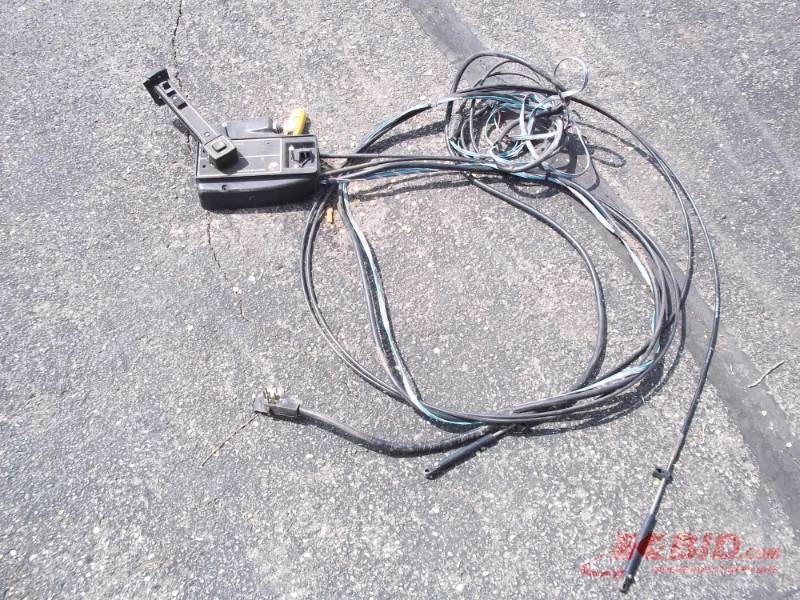 lot 48 image: Quicksilver Boat motor Controles