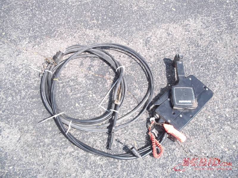 lot 49 image: Quicksilver Boat motor Controles
