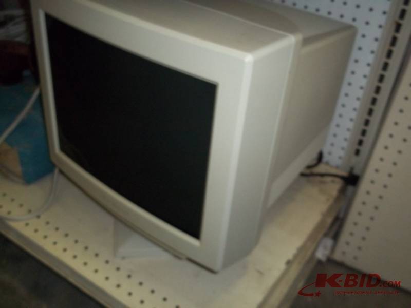 lot 99 image: 17  Monitor