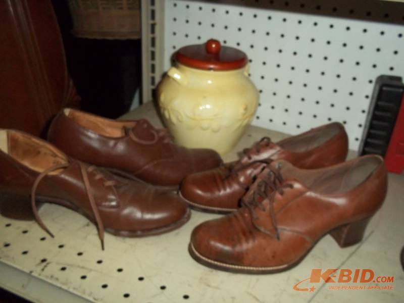 lot 104 image: 2 pair of vintage womens shoes and dcor jar