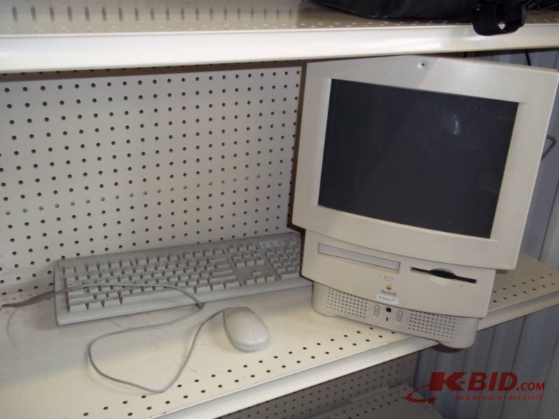 lot 115 image: Macintosh Preforma 577 with keyboard and mouse