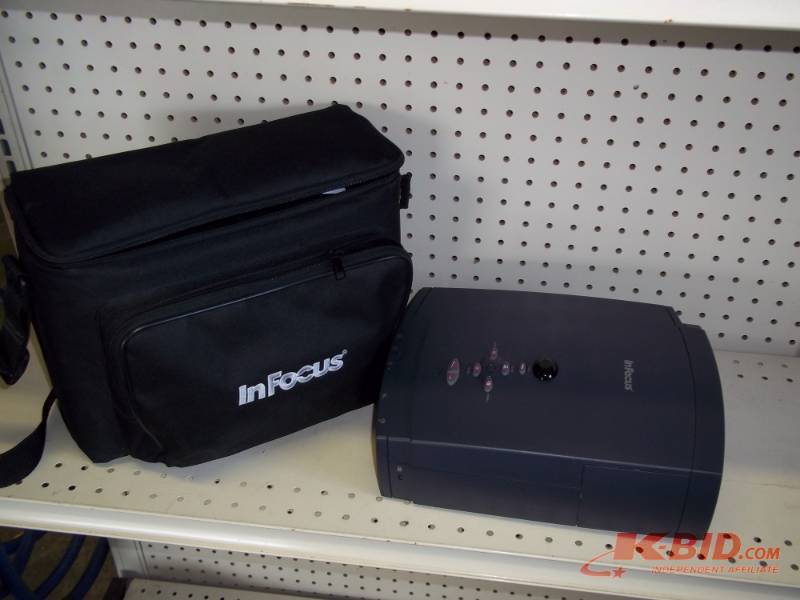 lot 131 image: In Focus AV Projector Model LP420 with case