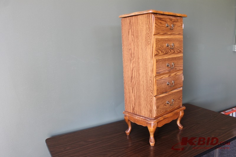 lot 14 image: Jewelry Hutch