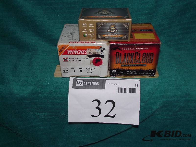 lot 32 image: 20ga. 3 in. steel 25 Black Cloud #2, 25 Winchester #4, and 10 Hevi Shot $5