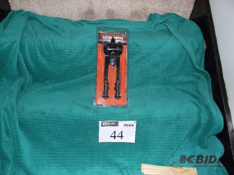 lot 44 image: Blackhawk Sportster 9 to 13 inch pivoting bipod new in packaging