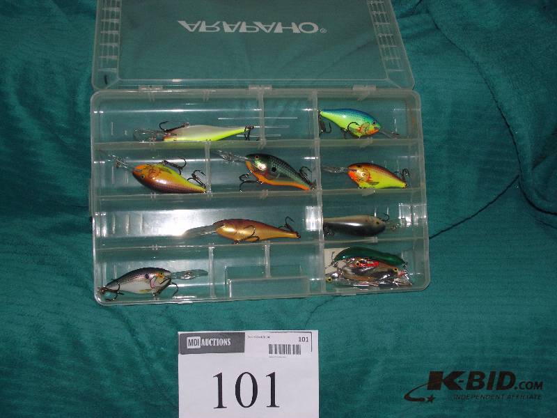 lot 101 image: Plastic tray with 9 assorted crank baits