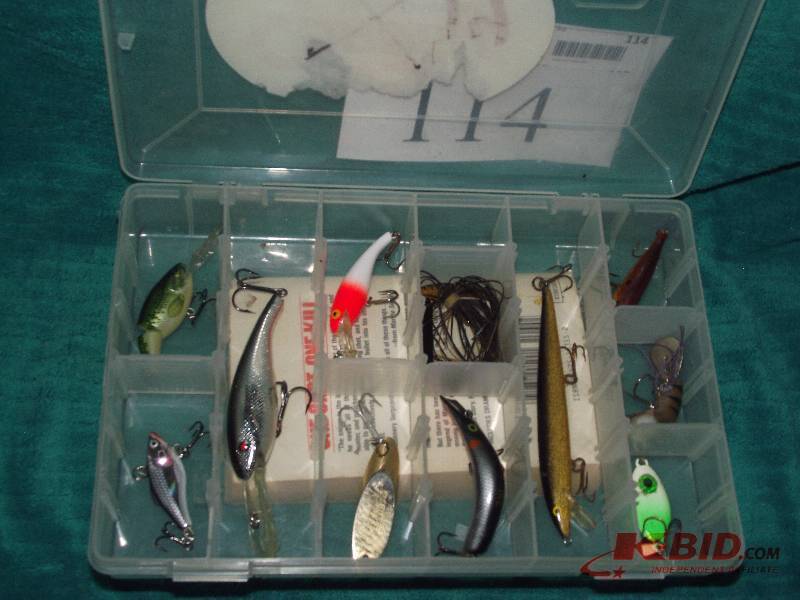 lot 114 image: Plastic tray with assorted lures
