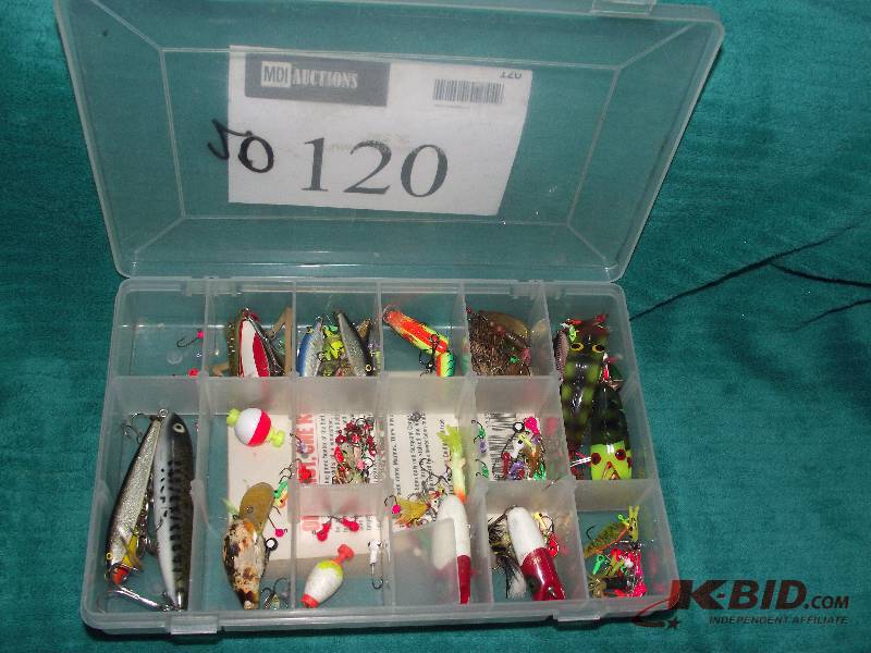 lot 120 image: Plastic tray with assorted lures and jigs