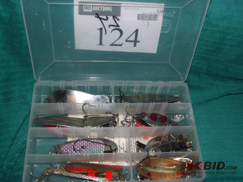 lot 124 image: Plastic tray with 21 assorted spoons