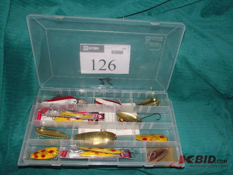 lot 126 image: Plastic tray with 15 Daredevil spoons