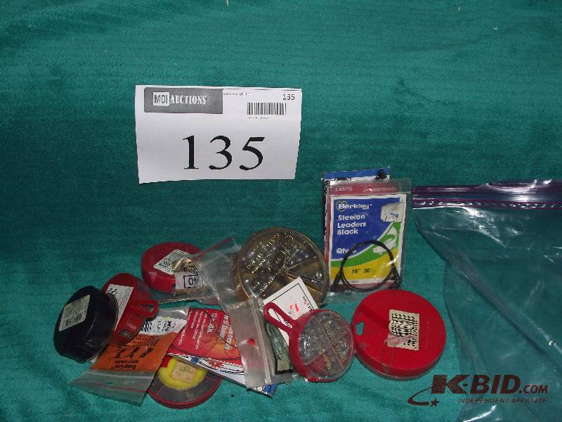 lot 135 image: Split shot, rubber core sinkers and 7 packs of wire leaders