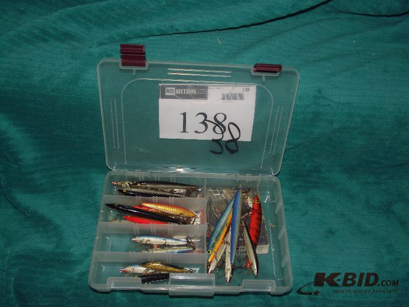 lot 138 image: Plastic tray with 20 assorted Rapalas