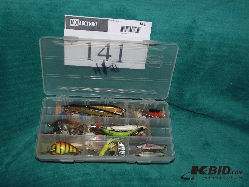 lot 141 image: Plastic tray with assorted lures, 8-Rapalas and 7 others