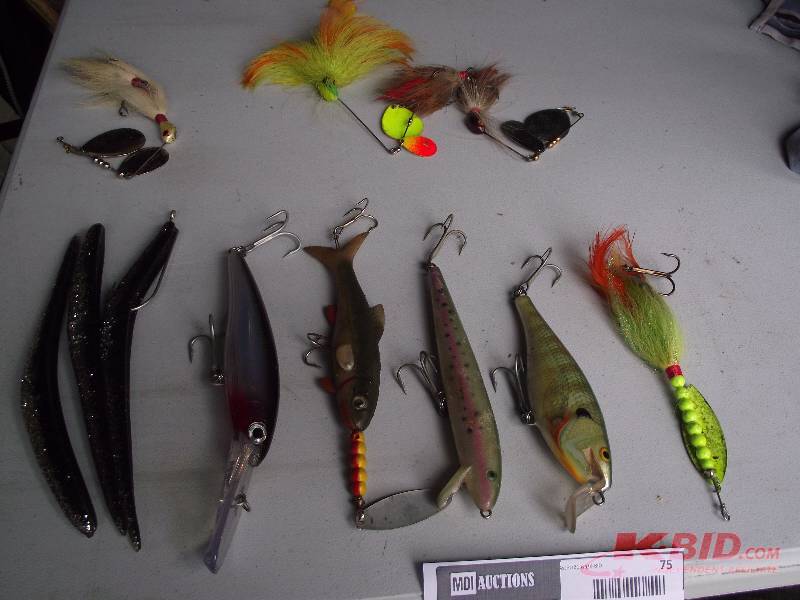 lot 75 image: 9 assorted musky lures