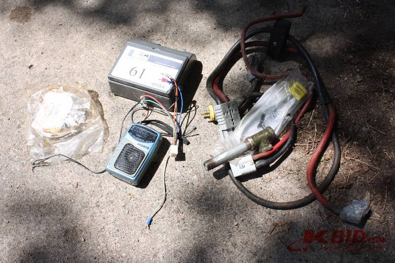 lot 61 image: Electric Lot Including Pitney Bowes Scale Model G799 Capacity 5lb x .1 Oz Sports Radio Wiring Harness And More.