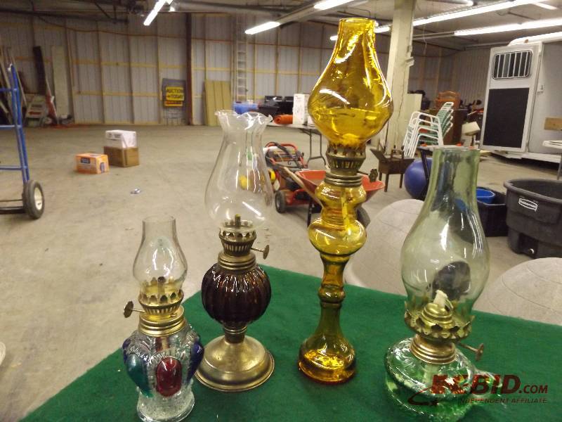 4 Decorative Oil Lamps