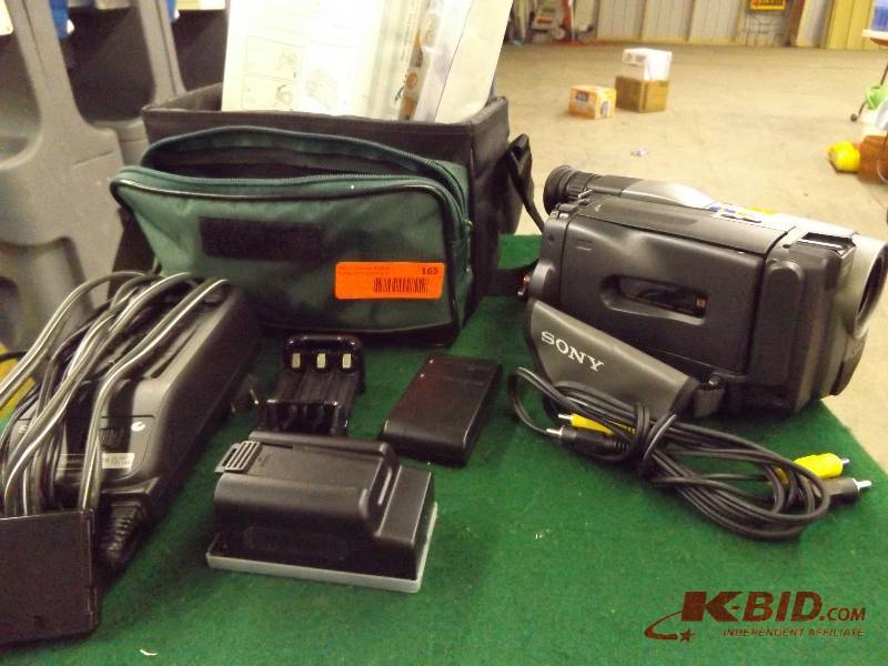 Sony Handi Cam Recorder with Bag,& Cords,