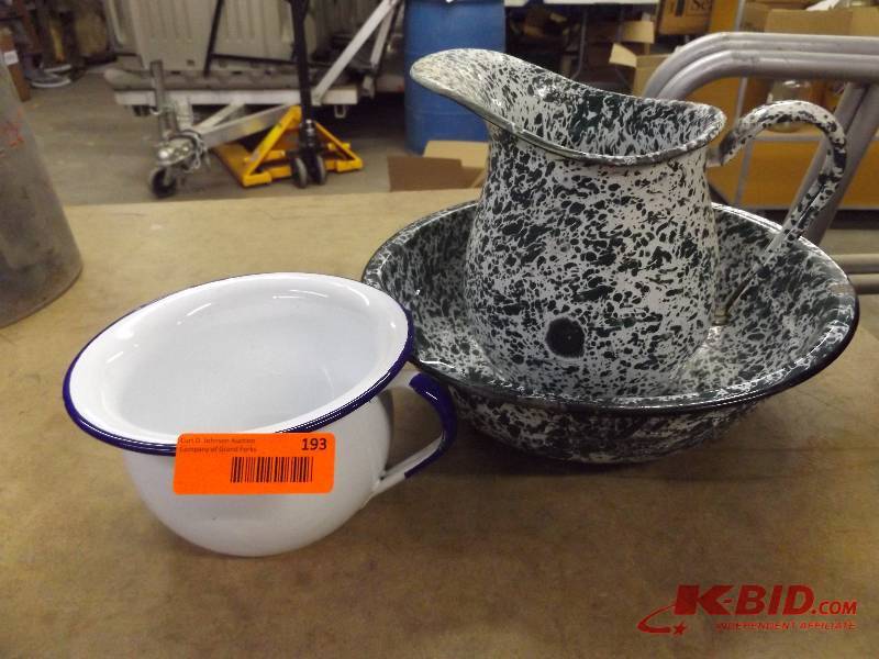 Vintage Enamel Ware Pot,