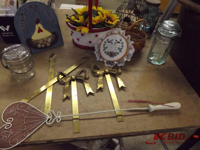 Assortment of Home Decor