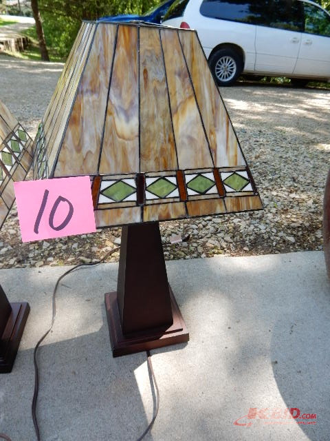 2 Table lamps with Tiffany type shades