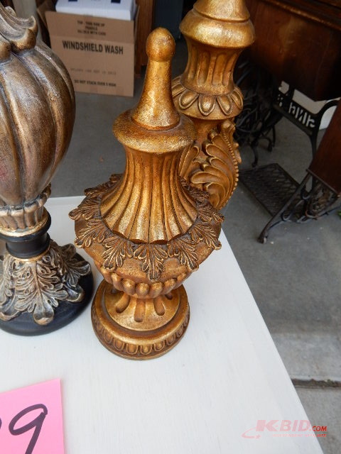 4 Finials.. See the soda can for size perspective.