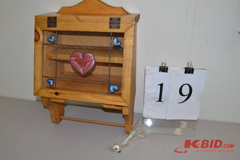 lot 19 image: Wall cabinet