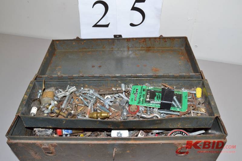 lot 25 image: Metal tool box
