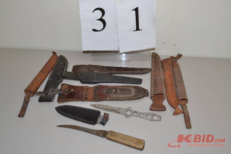 lot 31 image: Knives & sheaths