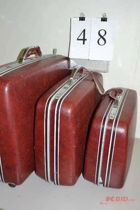 lot 48 image: Samsonite luggage