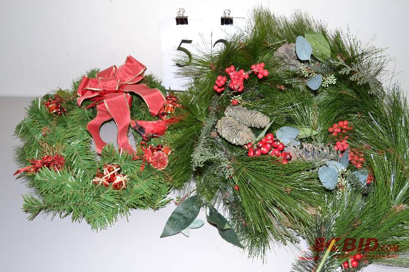 lot 52 image: Christmas decorations