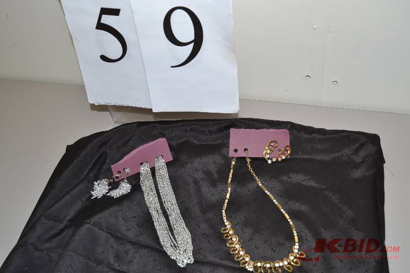 lot 59 image: Sarah Coventry jewelry