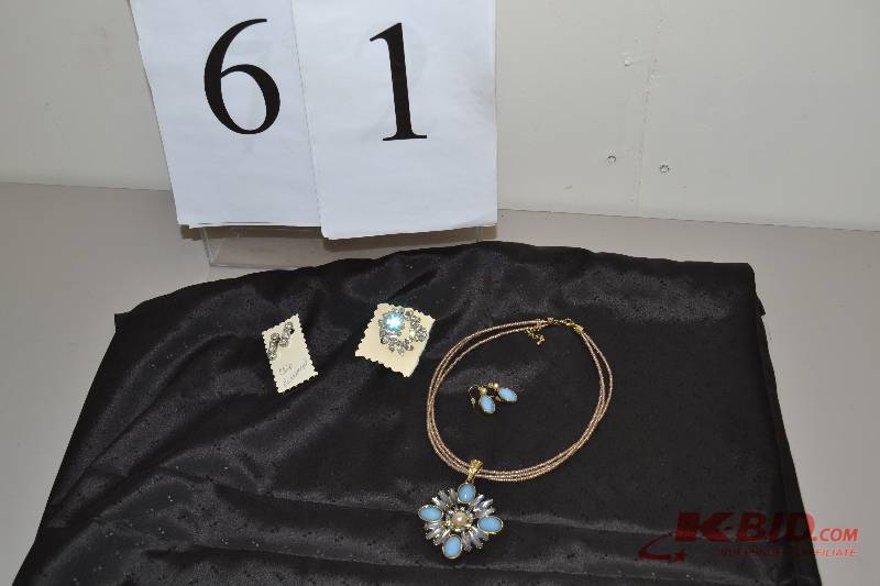 lot 61 image: Jewelry