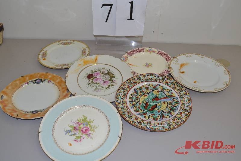 lot 71 image: Vintage plates