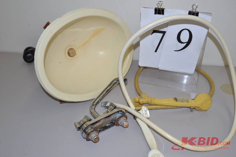 lot 79 image: Sink and shower